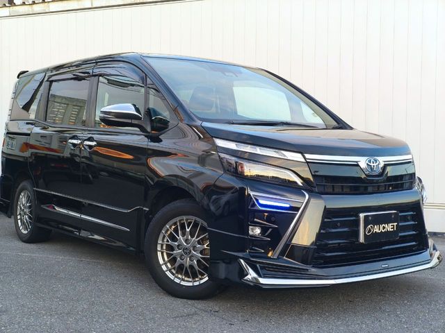 TOYOTA / VOXY HYBRID