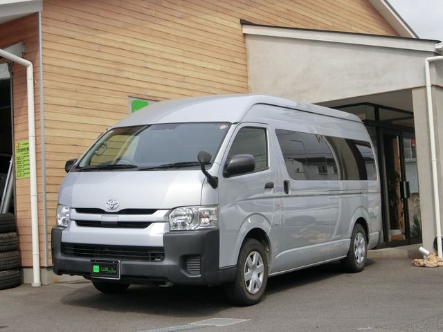 TOYOTA / REGIUSACE van 2WD