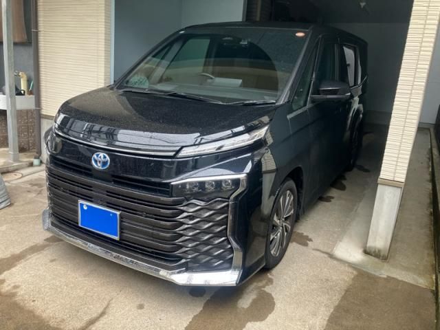 TOYOTA / VOXY HYBRID