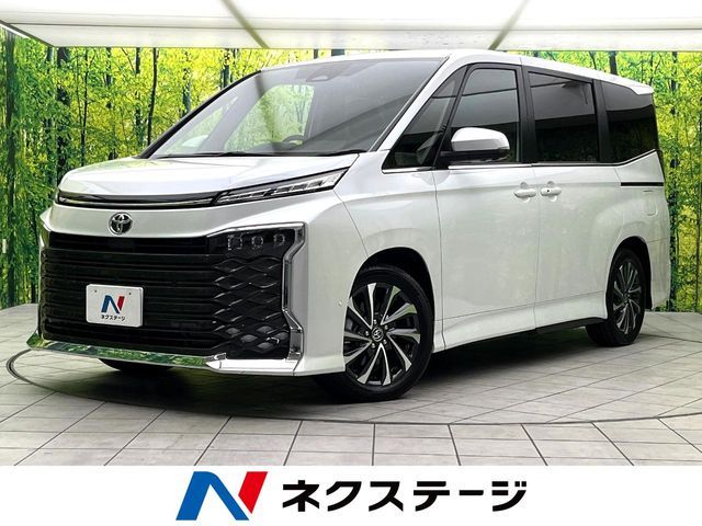 TOYOTA / VOXY HYBRID