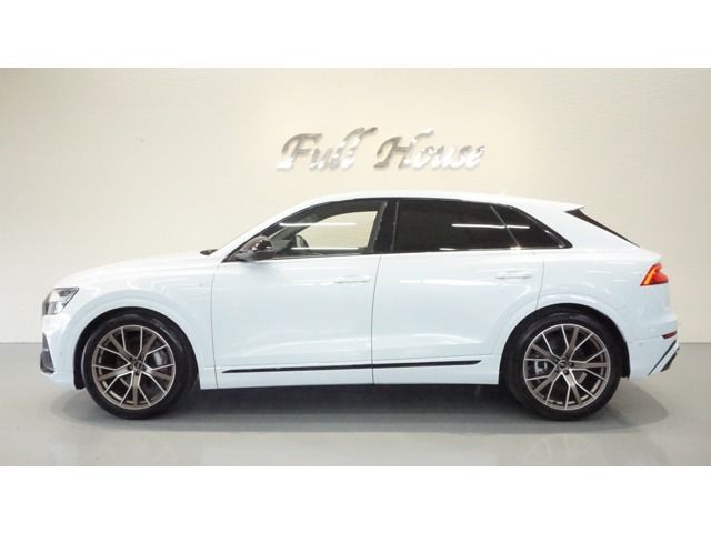 AUDI / AUDI Q8