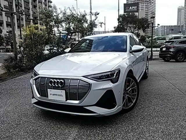 AUDI / AUDI e-tron SPORTBACK