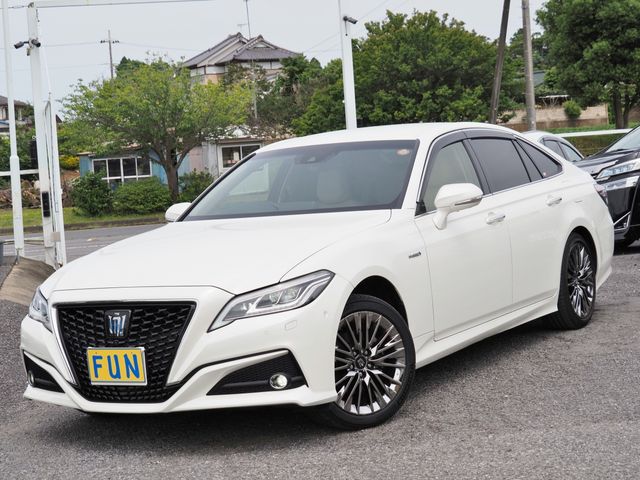 TOYOTA / CROWN sedan hybrid 4WD