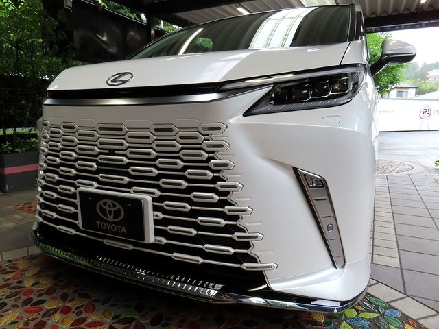 TOYOTA / ﾚｸｻｽ LM500h