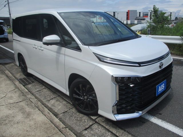 TOYOTA / VOXY HYBRID