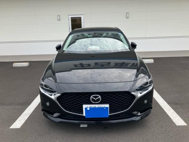 MAZDA / マツダ３セダン