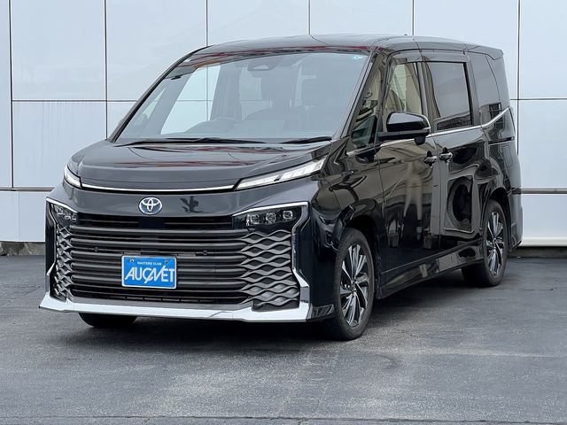 TOYOTA / VOXY HYBRID