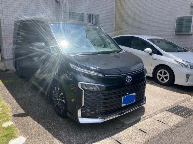 TOYOTA / VOXY HYBRID
