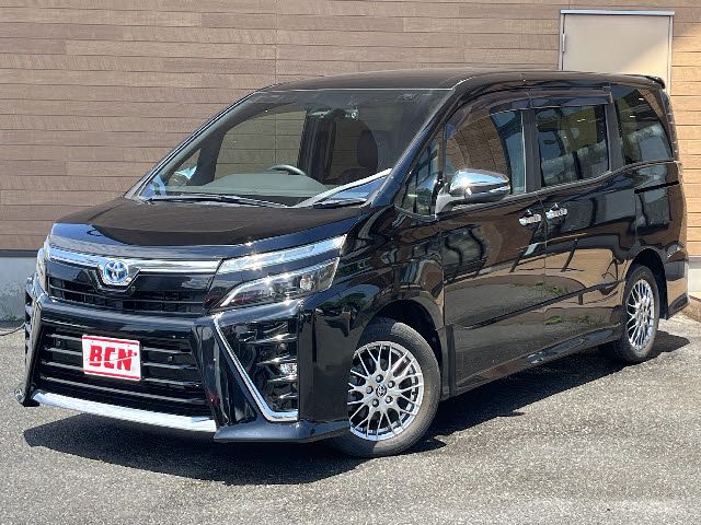 TOYOTA / VOXY HYBRID