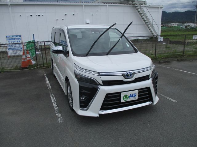 TOYOTA / VOXY HYBRID