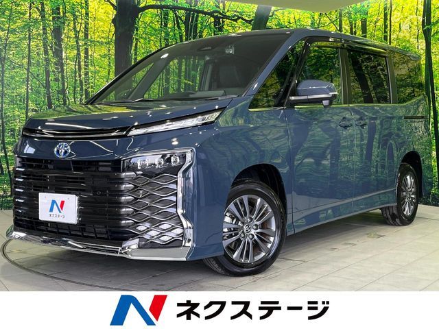 TOYOTA / VOXY HYBRID 4WD