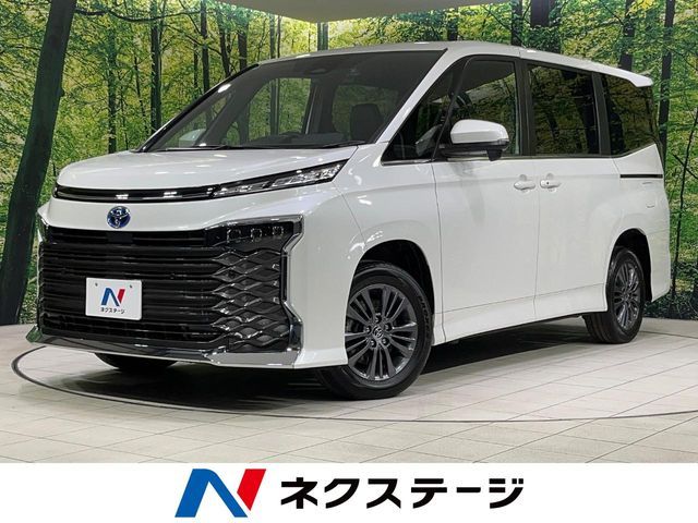 TOYOTA / VOXY HYBRID 4WD