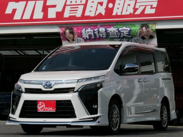 TOYOTA / VOXY HYBRID
