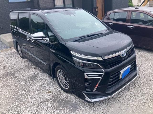 TOYOTA / VOXY HYBRID