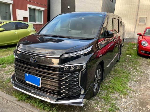 TOYOTA / VOXY HYBRID