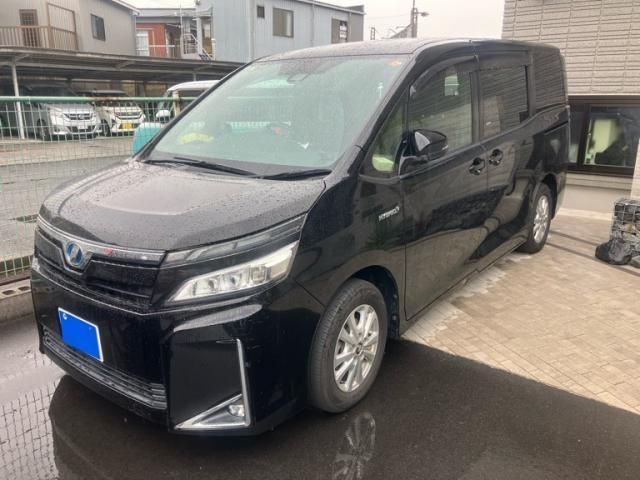 TOYOTA / VOXY HYBRID