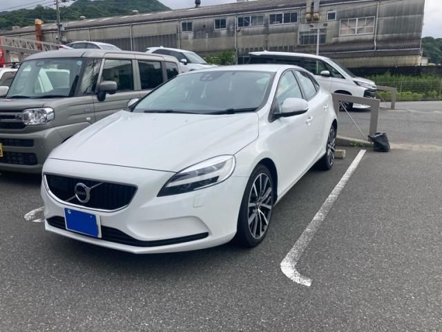 VOLVO / VOLVO V40