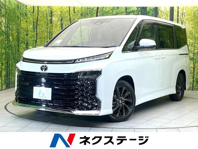 TOYOTA / VOXY HYBRID