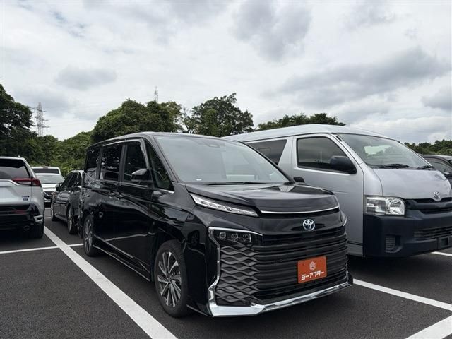 TOYOTA / VOXY HYBRID