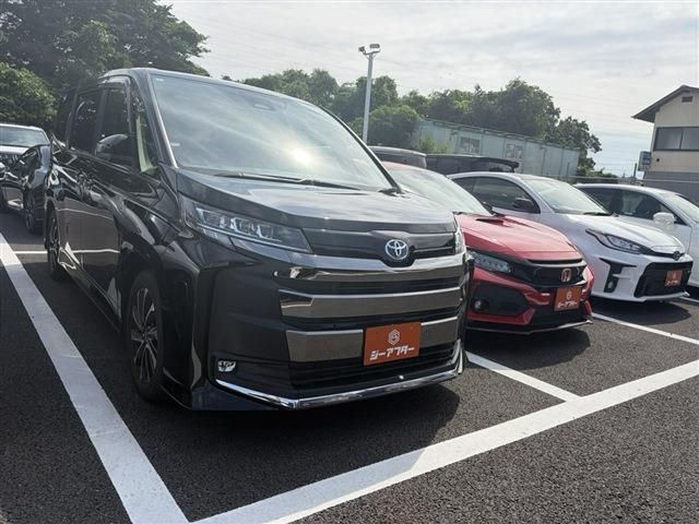 TOYOTA / NOAH HYBRID