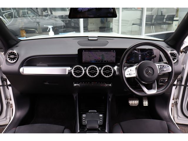 MERCEDES BENZ GLB