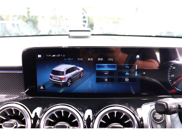 MERCEDES BENZ GLB