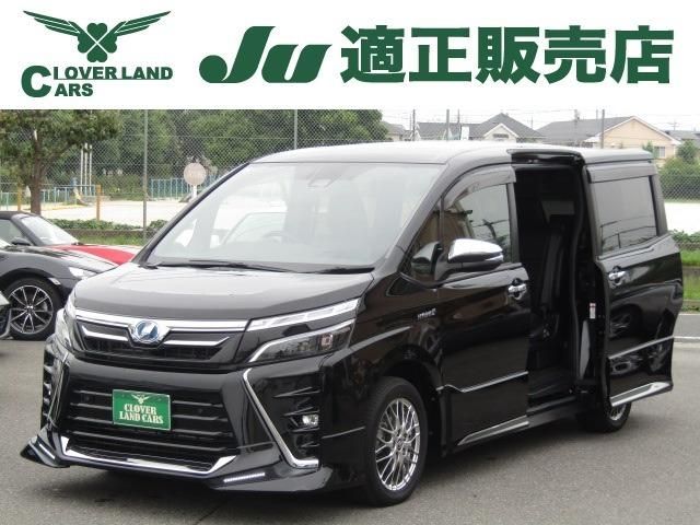 TOYOTA / VOXY HYBRID 4WD