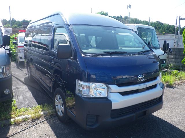 TOYOTA / HIACE COMMUTER 4WD