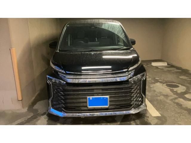TOYOTA / VOXY HYBRID