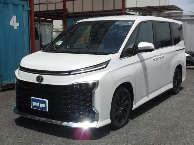 TOYOTA / VOXY HYBRID