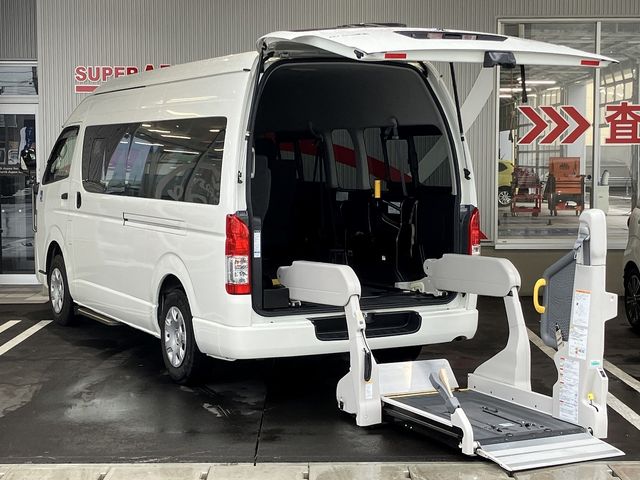 Japanese used car Ref# 1638376 TOYOTA / HIACE COMMUTER 4WD
