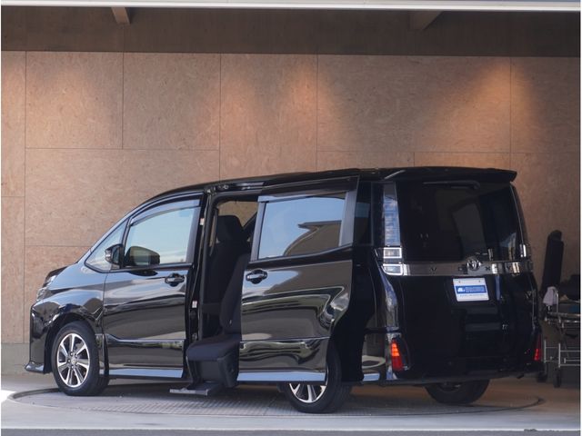 TOYOTA / VOXY