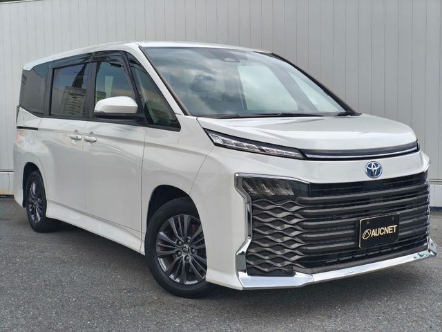 TOYOTA / VOXY HYBRID