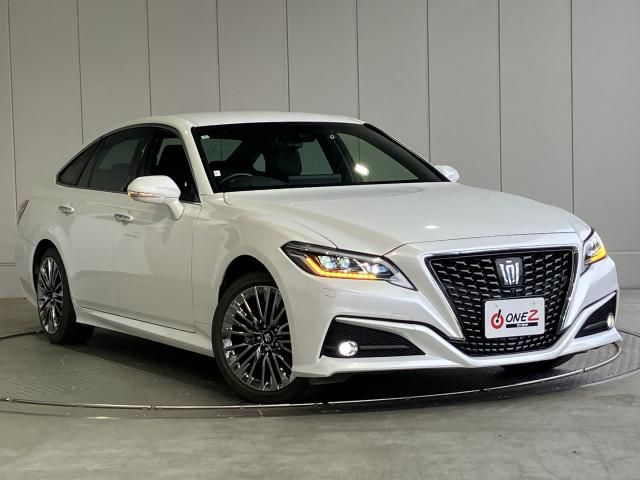 TOYOTA / CROWN sedan hybrid 4WD