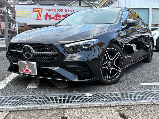 MERCEDES BENZ / MERCEDES BENZ A class sedan