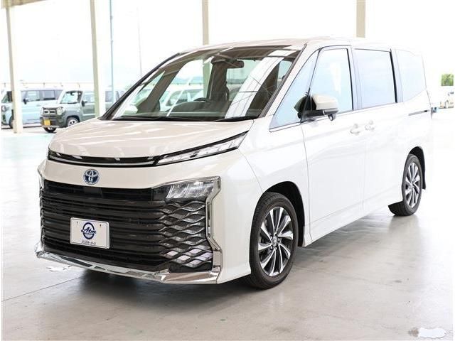 TOYOTA / VOXY HYBRID