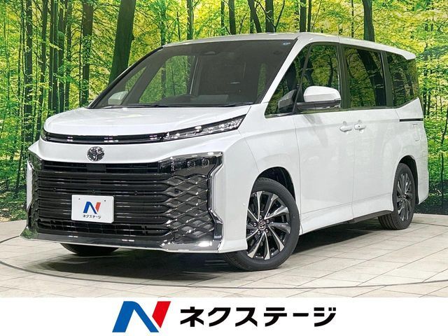 TOYOTA / VOXY HYBRID