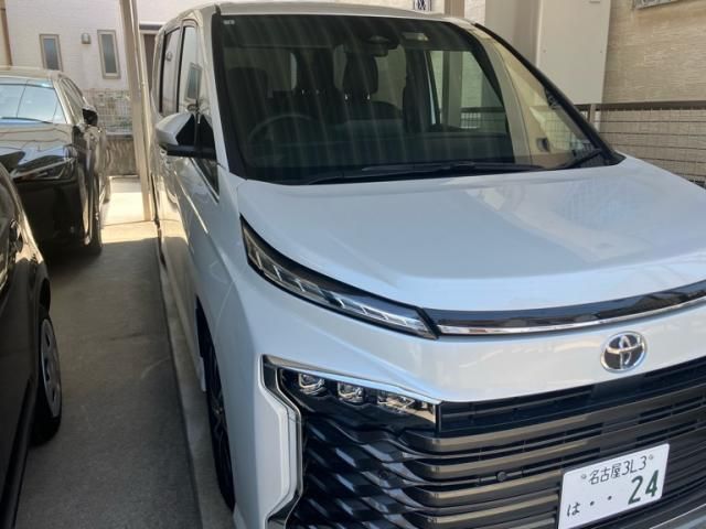 TOYOTA / VOXY HYBRID