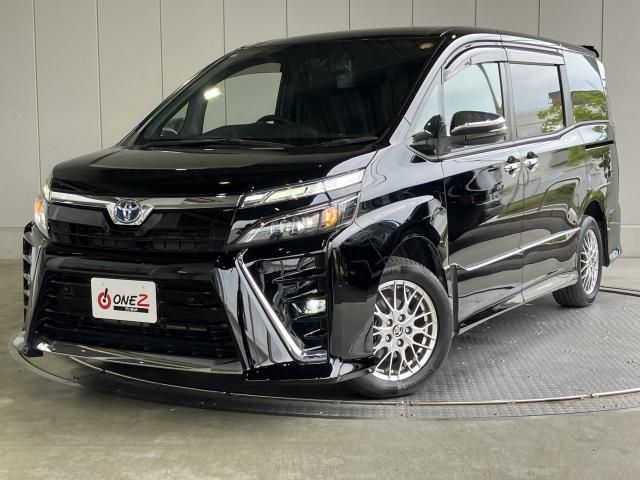 TOYOTA / VOXY HYBRID