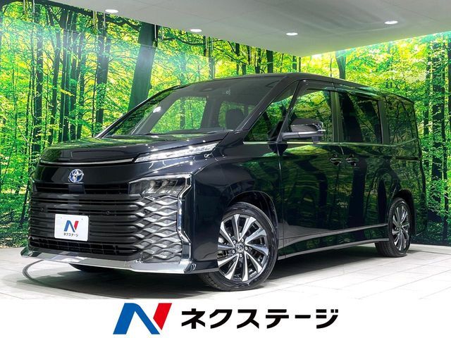 TOYOTA / VOXY HYBRID
