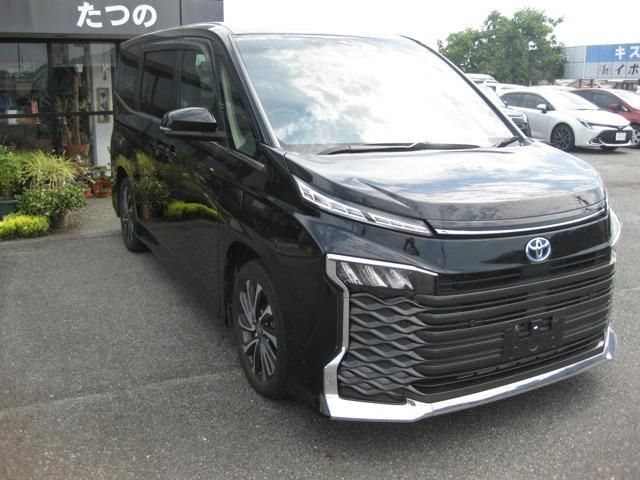 TOYOTA / VOXY HYBRID 4WD