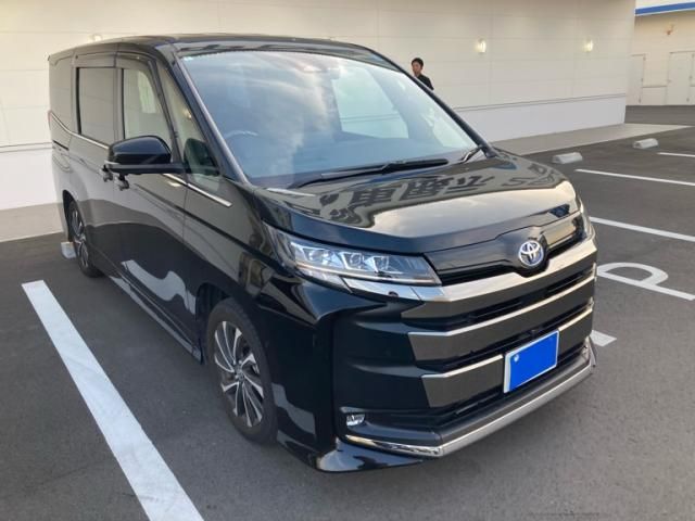 TOYOTA / NOAH HYBRID