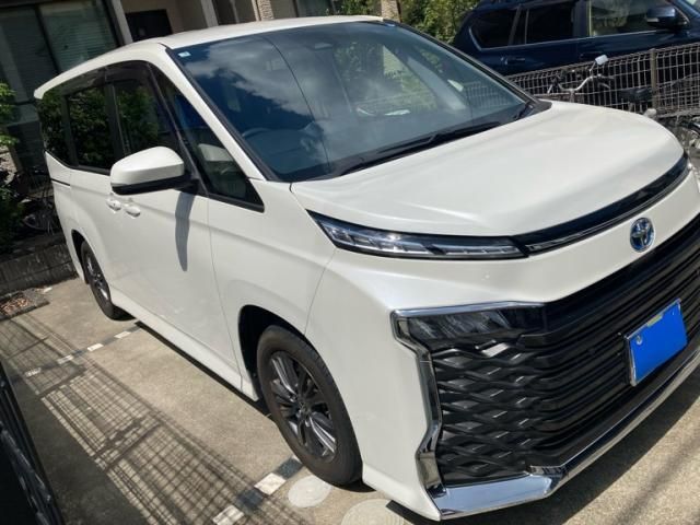TOYOTA / VOXY HYBRID