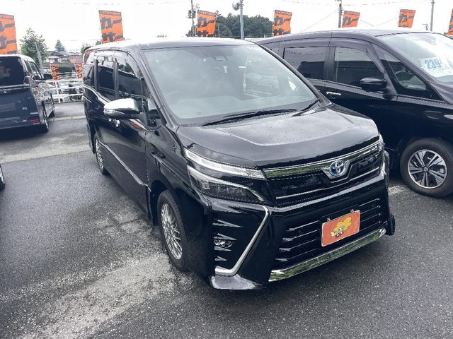 TOYOTA / VOXY HYBRID