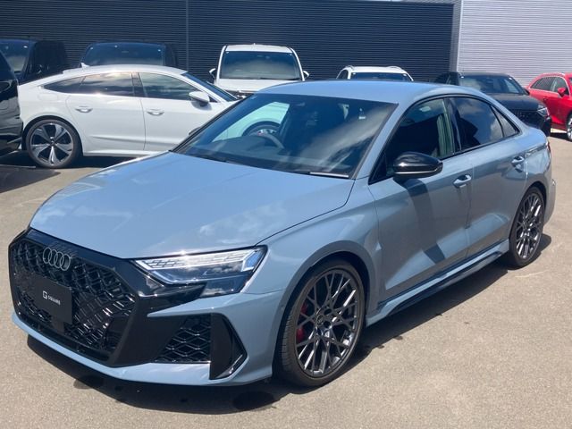 AUDI / AUDI RS3 Sedan