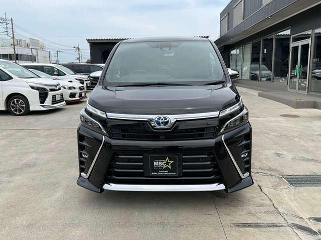 TOYOTA / VOXY HYBRID