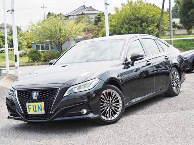 TOYOTA / CROWN sedan hybrid 4WD