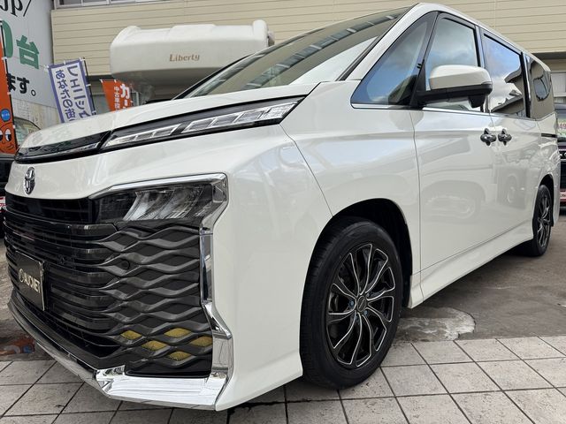 TOYOTA / VOXY HYBRID