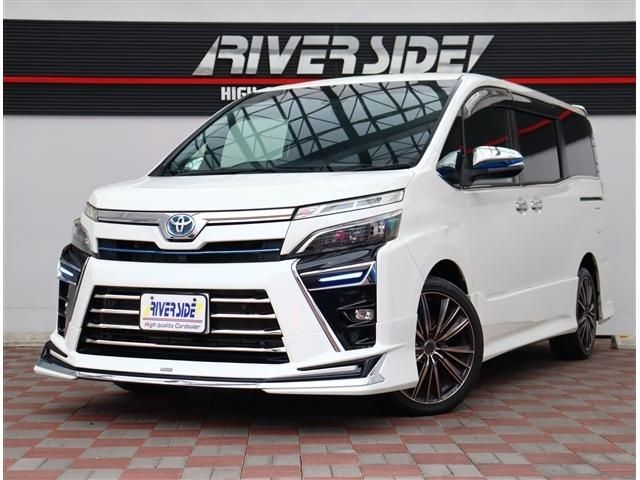 TOYOTA / VOXY HYBRID 4WD