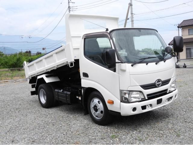 Japanese used car Ref# 1657411 HINO / DUTRO